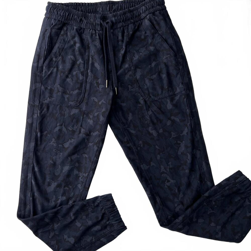 Athleta Farallon Jogger Pants Stratum Camo Navy Elastic Waist Size 4 Stretch - Picture 4 of 9